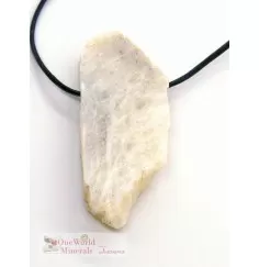 One World Minerals - Mondstein, eine Seite handpoliert, die andere Seite natur, Unikate, gebohrt
