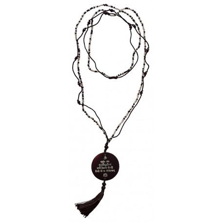 Mala "Gayathri Mantra" Glasperlen schwarz mit gelaserter Muschelscheibe 46cm