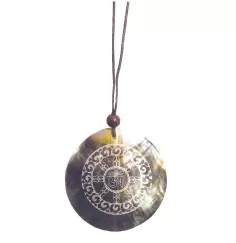Halskette - Muschel mit Gravur - Dharma Chakra- 6cm