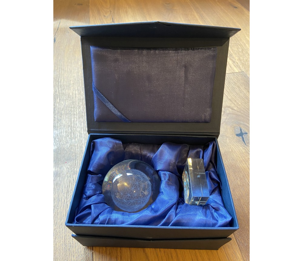 Sphärenkristall - Pyramide - Blume des Lebens -8 x 8 cm