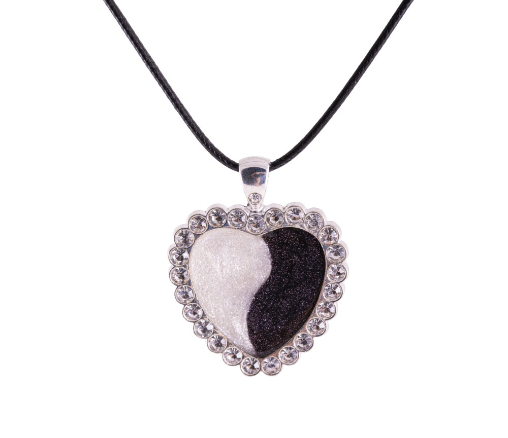 Kette mit Anhänger - Ying Yang Herz mit gewachster Baumwollkette 50cm