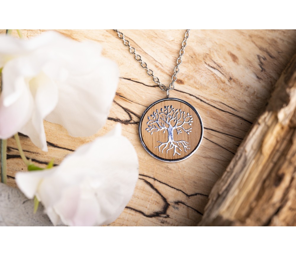 Kette mit Anhänger - Lebensbaum auf Walnussholz, Edelstahl -45cm