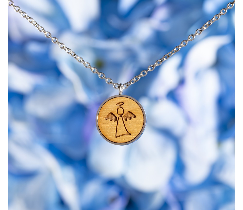 Kette mit Anhänger - Schutzengelchen auf Walnussholz, Edelstahl - 45 cm