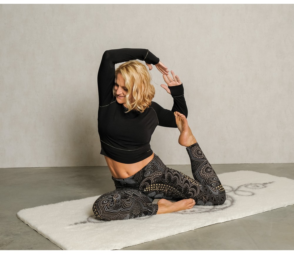 Spirit of OM - Longsleeve Crop Shirt - schwarz