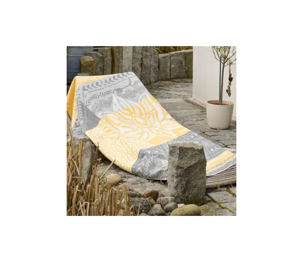 Spirit of OM - Kuscheldecke Lotus - gelb/grau
