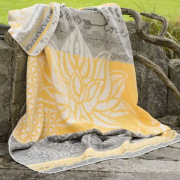Spirit of OM - Kuscheldecke Lotus - gelb/grau