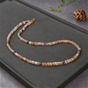 Heilstein & Edelstein-Strang - Würfel, Mondstein (bunt), facettiert, 04 x 04mm