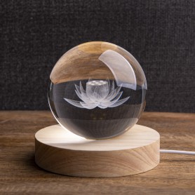 Lampe - LED Kristallkugel - Lotus - mit Eichenholzständer - ca.9 cm