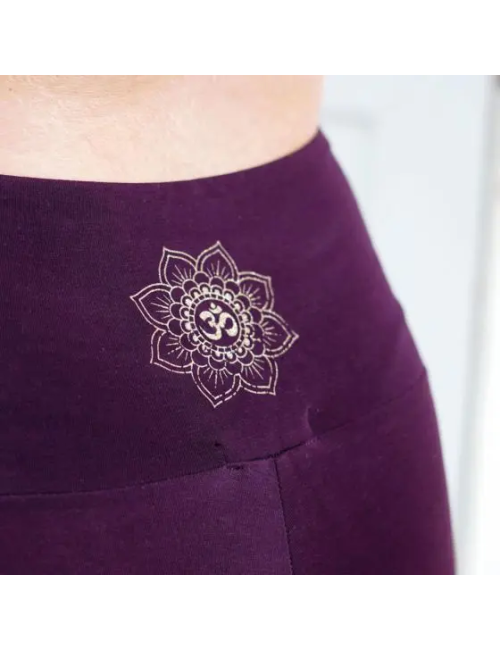 Spirit of OM - Yoga Leggings Capri - aubergine