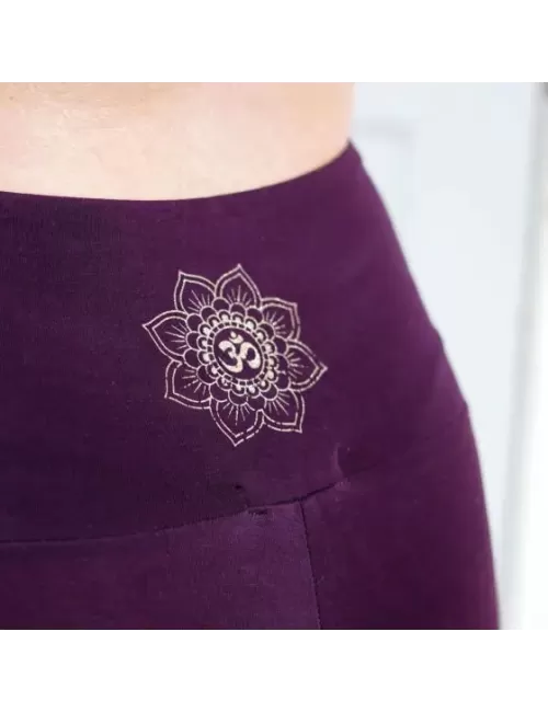 Spirit of OM - Yoga Leggings Capri - aubergine