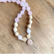 Spirit of OM - Kette - Mala Rosenquarz