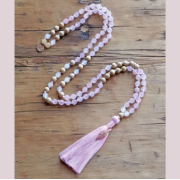 Spirit of OM - Kette - Mala Rosenquarz