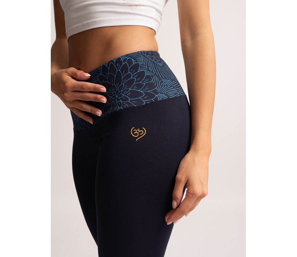 Spirit of OM - Yoga Leggings Capri Madhya Madhu - tiefblau