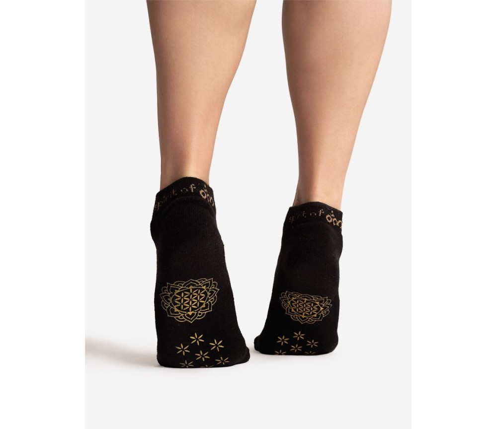 Spirit of OM - rutschfeste Yoga Socken Adhara - schwarz-gold