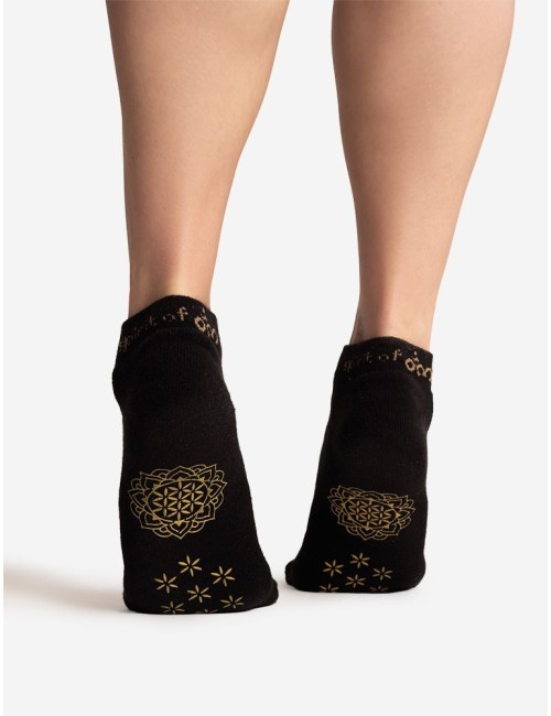 Spirit of OM - rutschfeste Yoga Socken Adhara - schwarz-gold