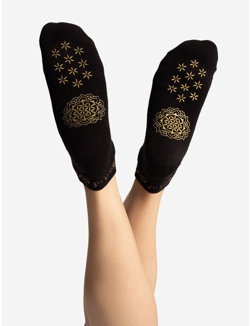 Spirit of OM - rutschfeste Yoga Socken Adhara - schwarz-gold