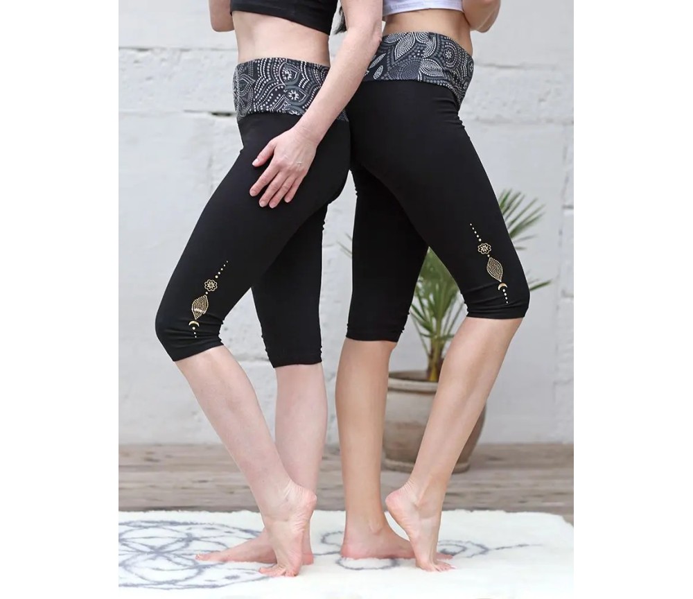 Spirit of OM - Yoga Leggings Capri Madhya Maui - schwarz-natur