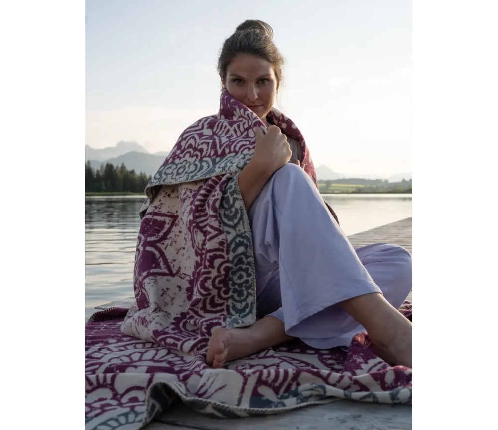 Spirit of OM - Kuscheldecke - beere