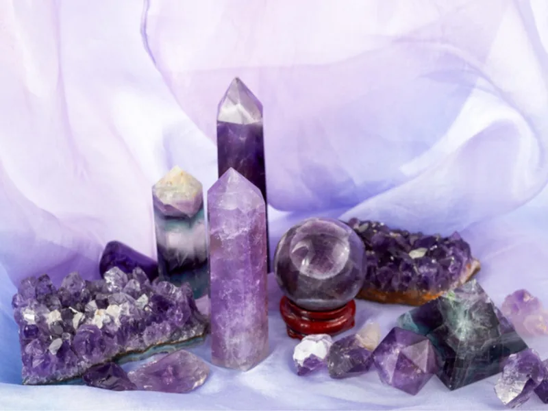 Heilsteine und Edelsteine Welt – Amethyst Spitzen, Amethyst Druse und Kugel im Esoterik Shop SonnenhausWelt
